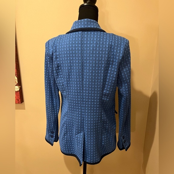 Cabi Scholarship Blazer in navy & blue check stretch Textured Blazer, size small - Picture 3 of 10